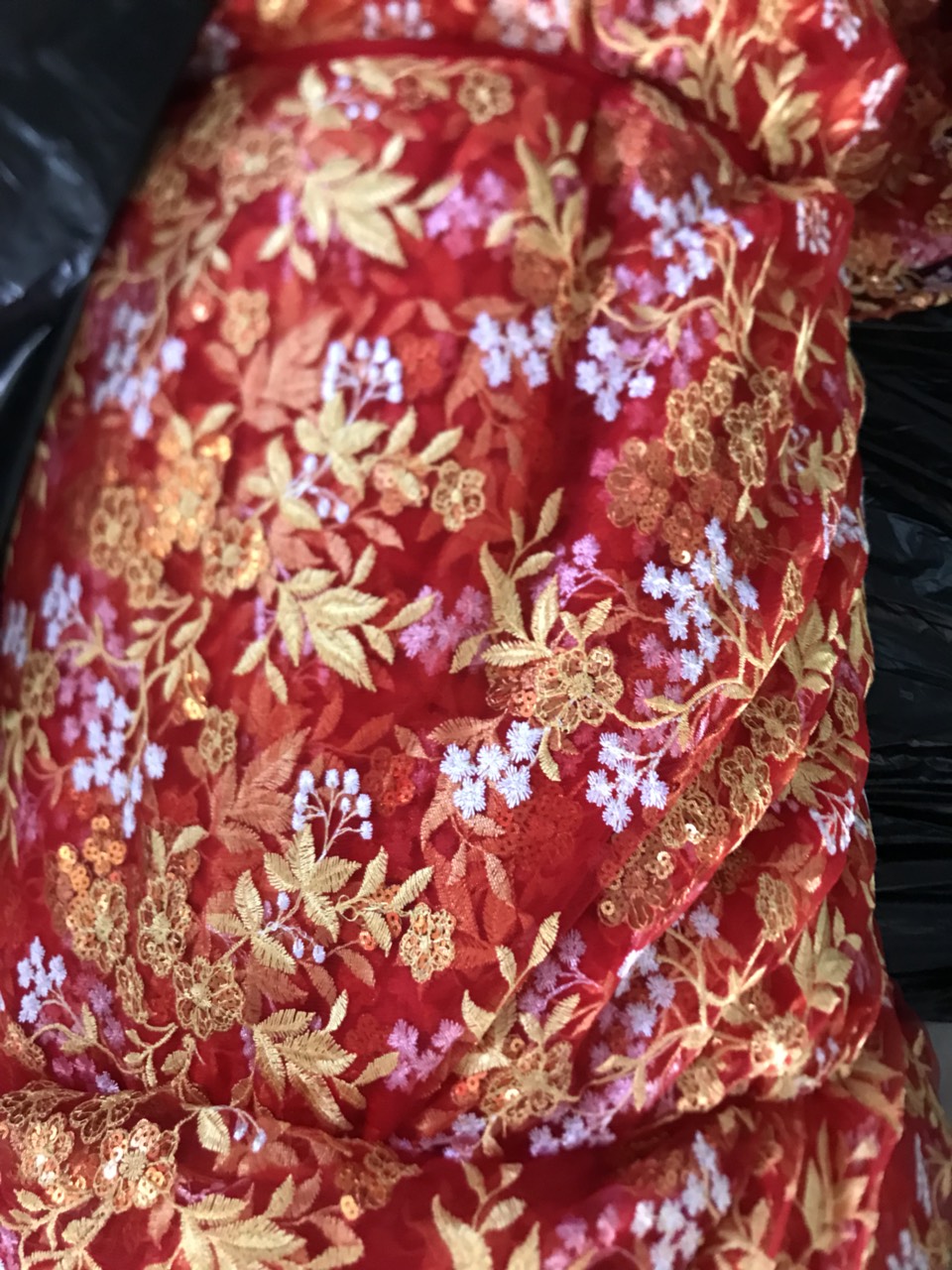 Vải Thêu Hoa Dùng Trang Phục Lễ Hội